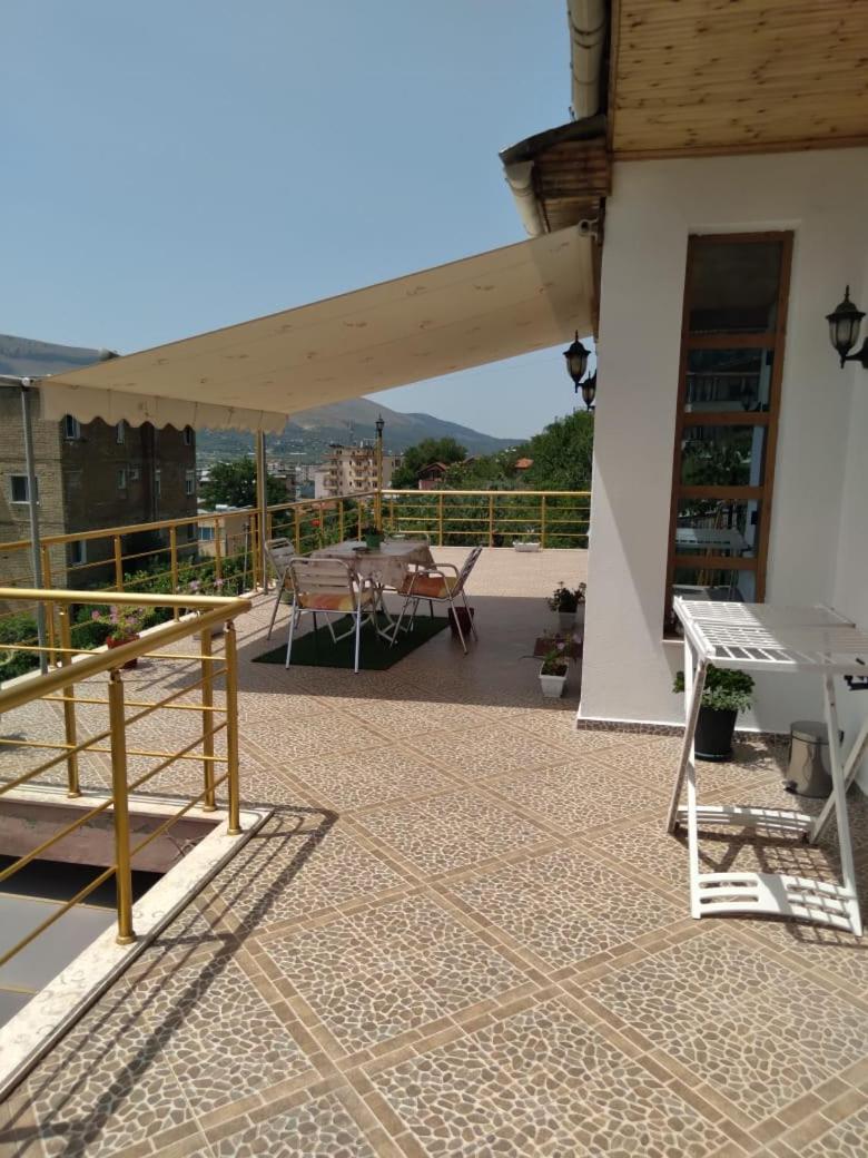 Sara Guesthouse Berat Exterior photo