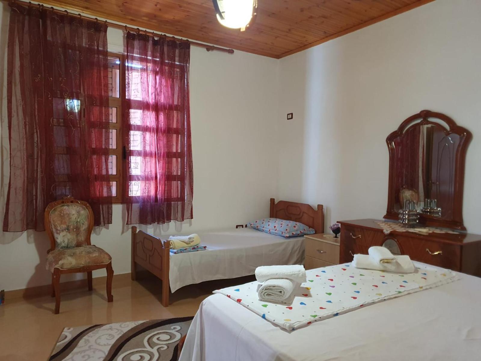 Sara Guesthouse Berat Exterior photo