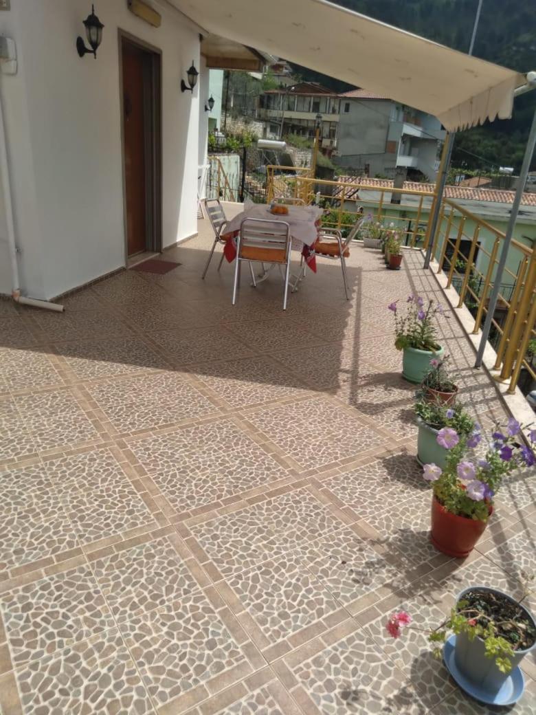 Sara Guesthouse Berat Exterior photo
