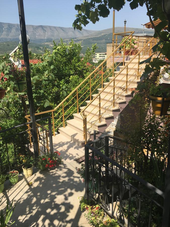 Sara Guesthouse Berat Exterior photo
